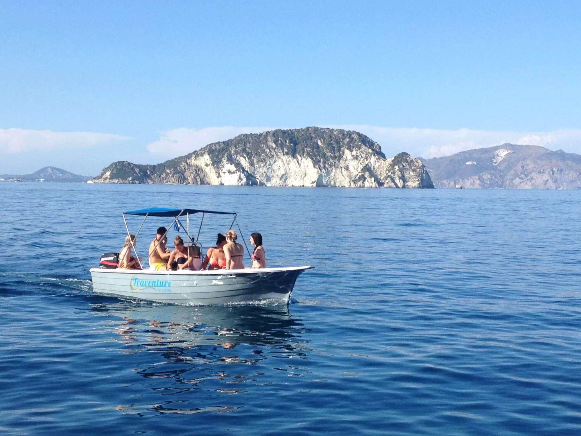 6 Ore Noleggio Barca per la Spiaggia del Relitto e Grotte Blu