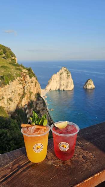 Aperitivo al tramonto vista faraglioni (Giovedì)